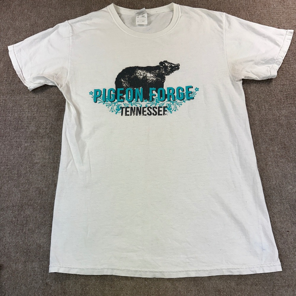 Fruit of the Loom Pigeon Forge Tennessee Bear Graphic T-Shirt White Small
